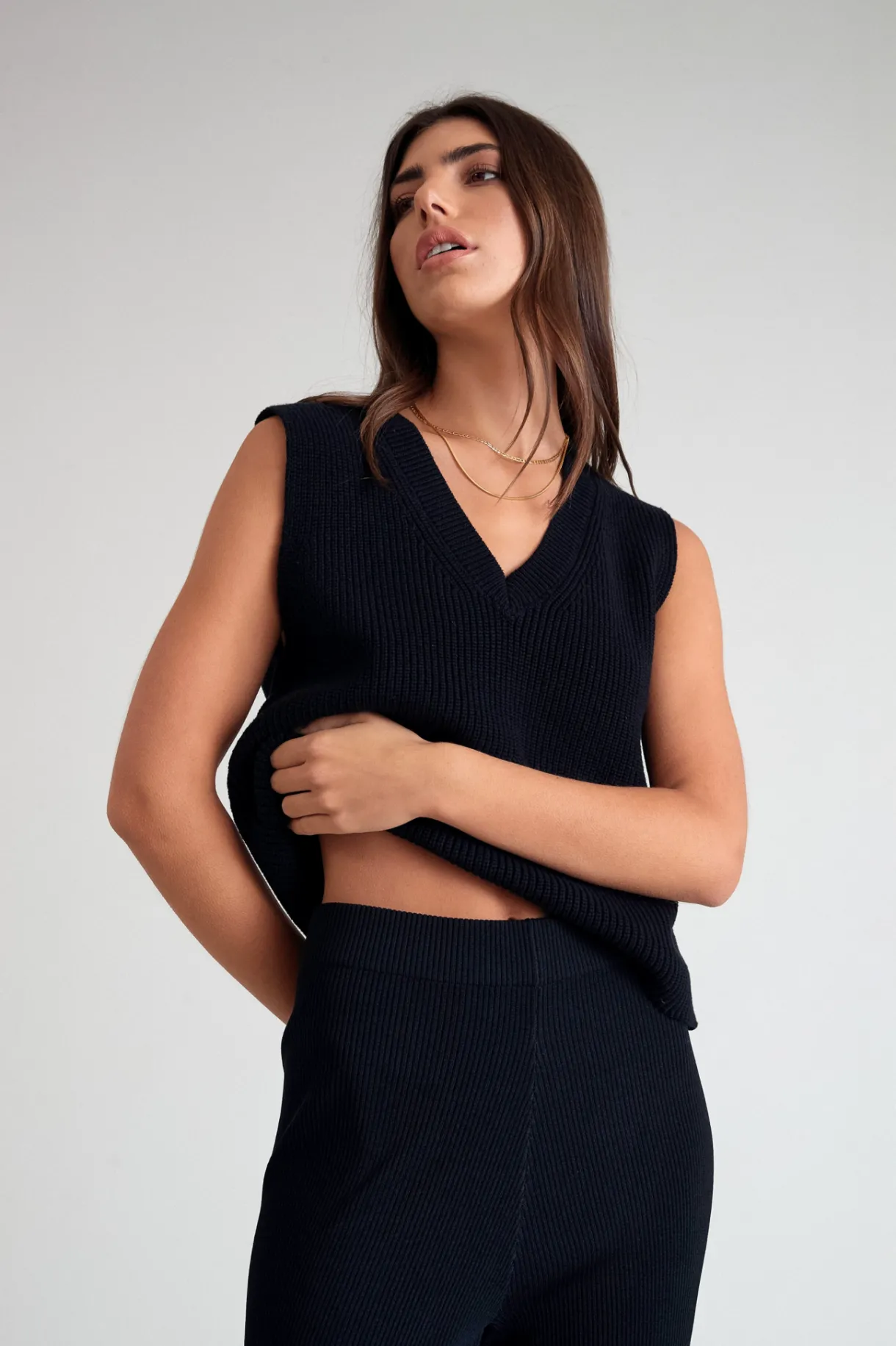 Knitwear | Jumpers & Hoodies<ALL FENIX Longline Knit Vest Black